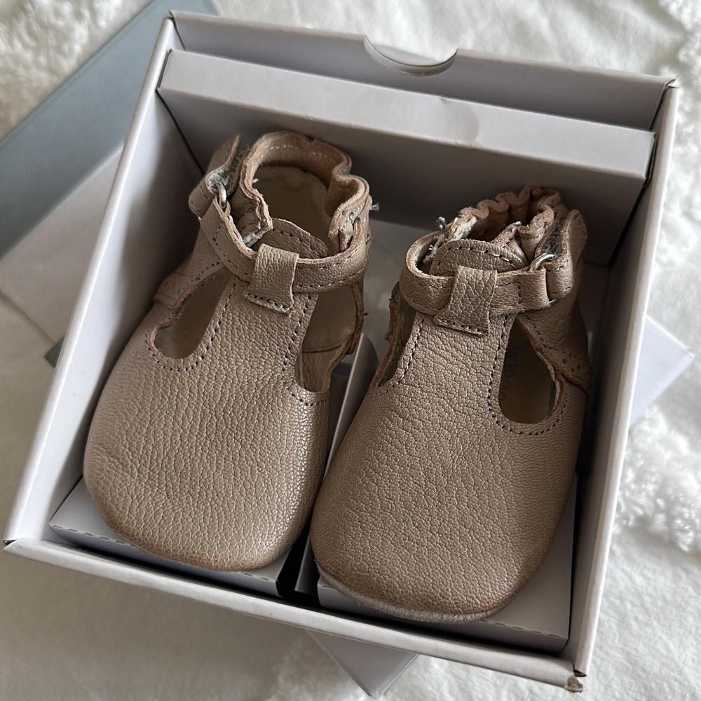 Robeez premium leather baby Mary Jane style sandals